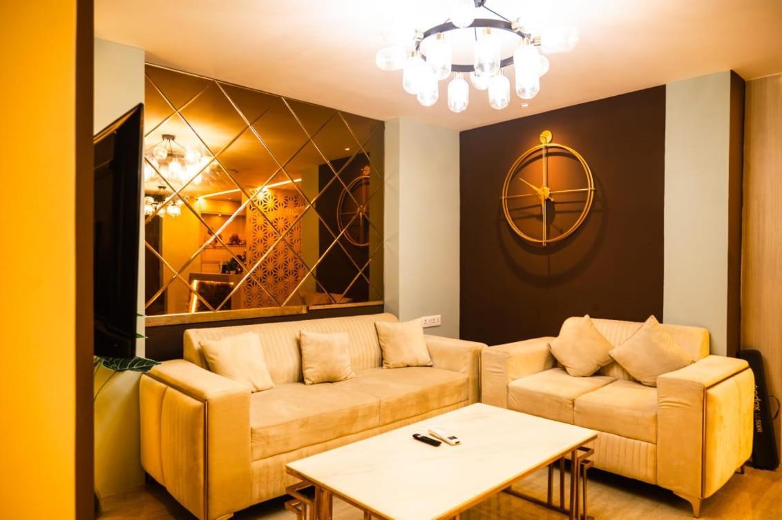 Hotel Silkhouse Premier Danapur Exterior photo