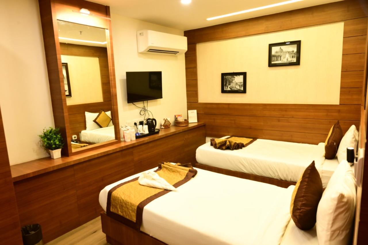 Hotel Silkhouse Premier Danapur Exterior photo