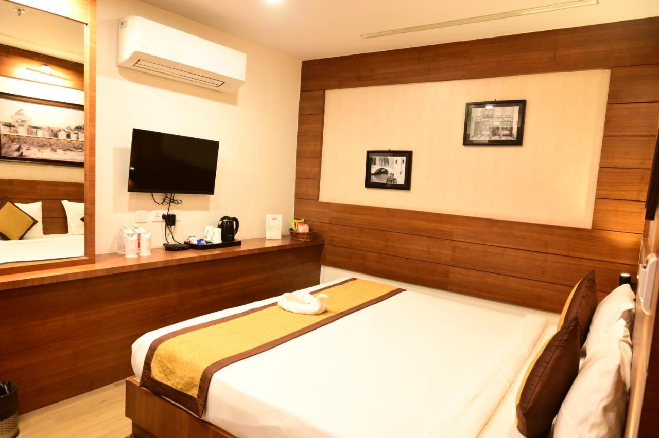 Hotel Silkhouse Premier Danapur Exterior photo