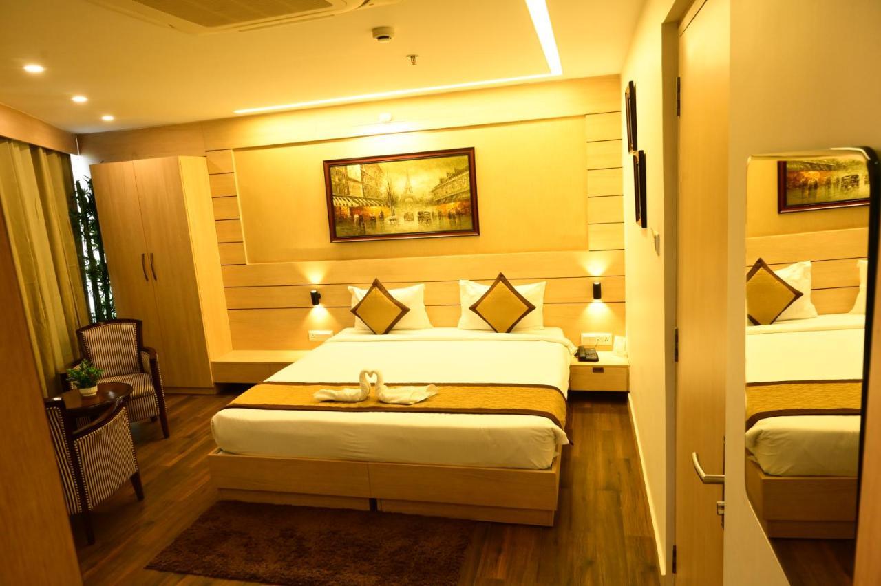Hotel Silkhouse Premier Danapur Exterior photo