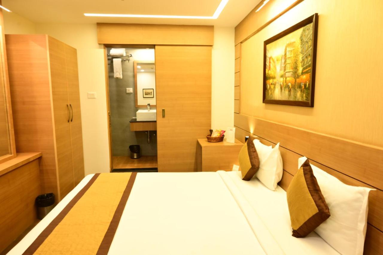 Hotel Silkhouse Premier Danapur Exterior photo