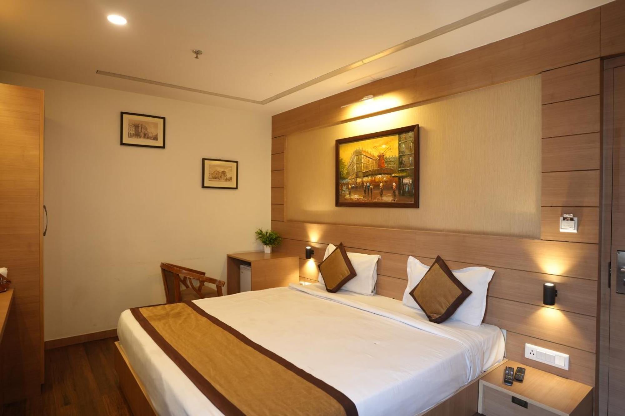Hotel Silkhouse Premier Danapur Exterior photo