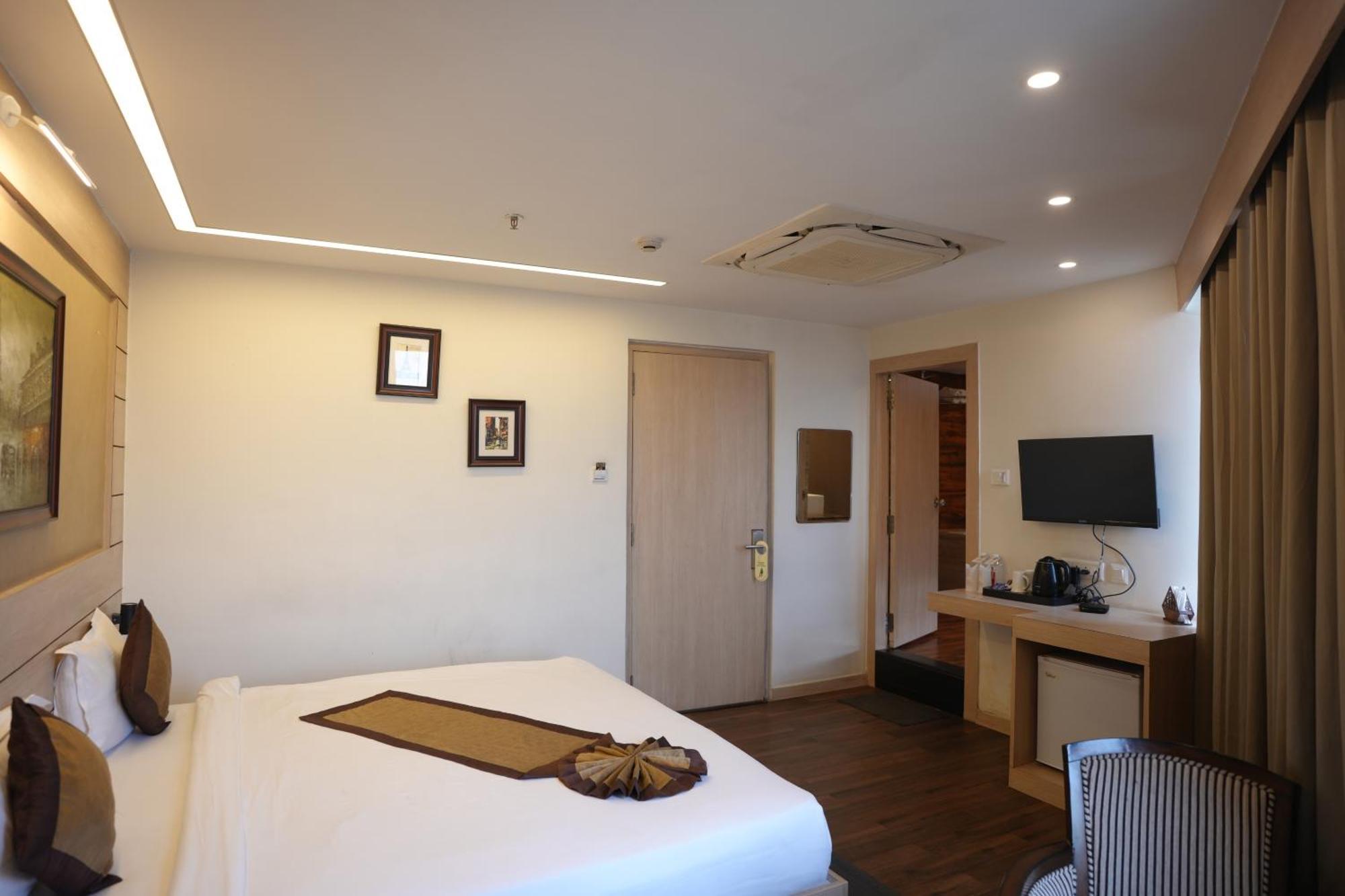 Hotel Silkhouse Premier Danapur Exterior photo