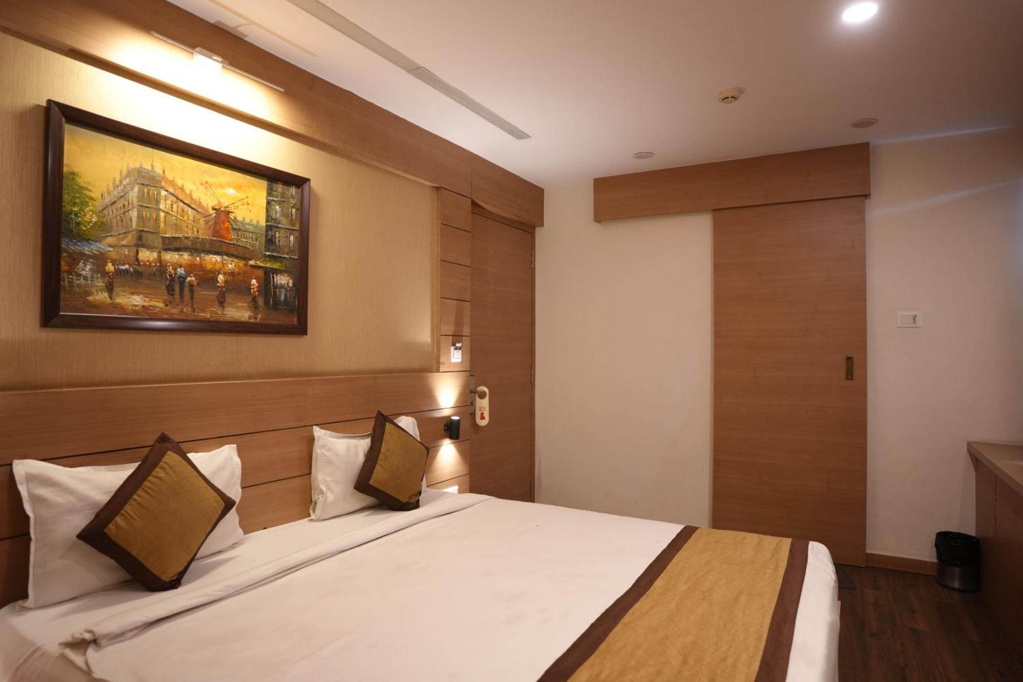 Hotel Silkhouse Premier Danapur Exterior photo