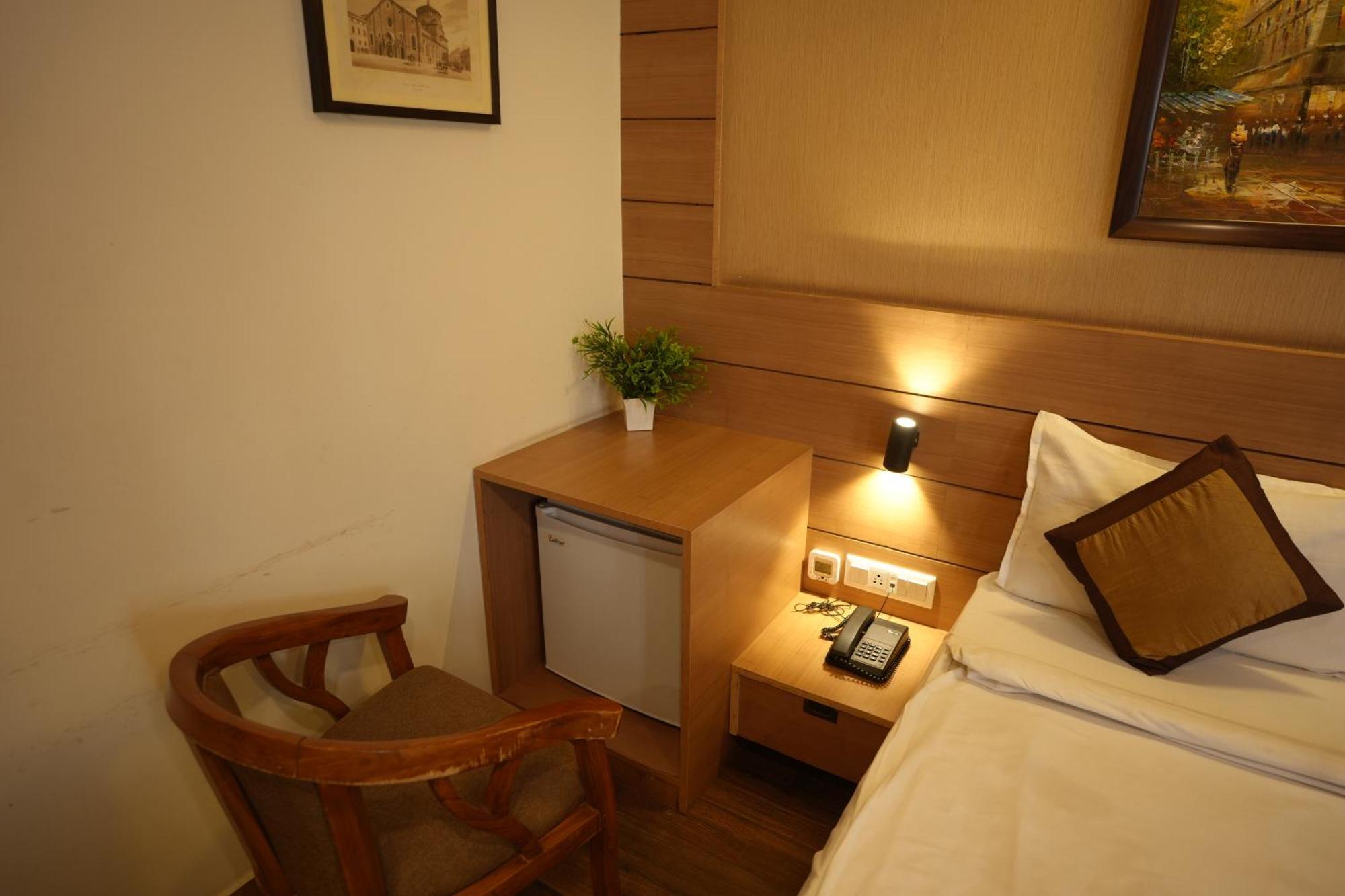 Hotel Silkhouse Premier Danapur Exterior photo