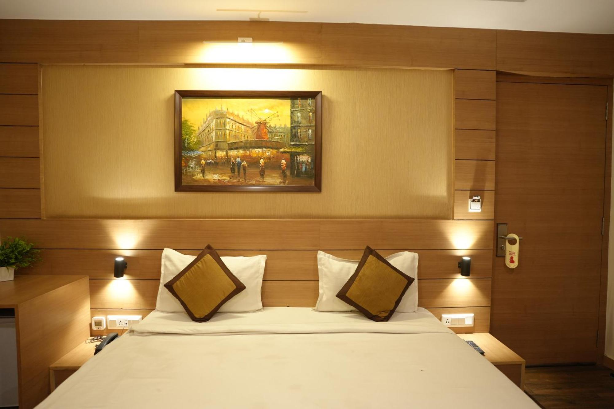 Hotel Silkhouse Premier Danapur Exterior photo