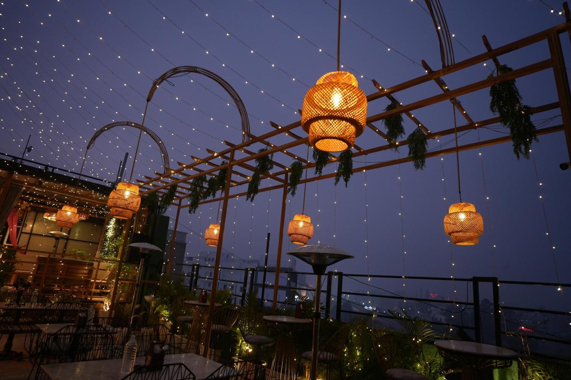 Hotel Silkhouse Premier Danapur Exterior photo