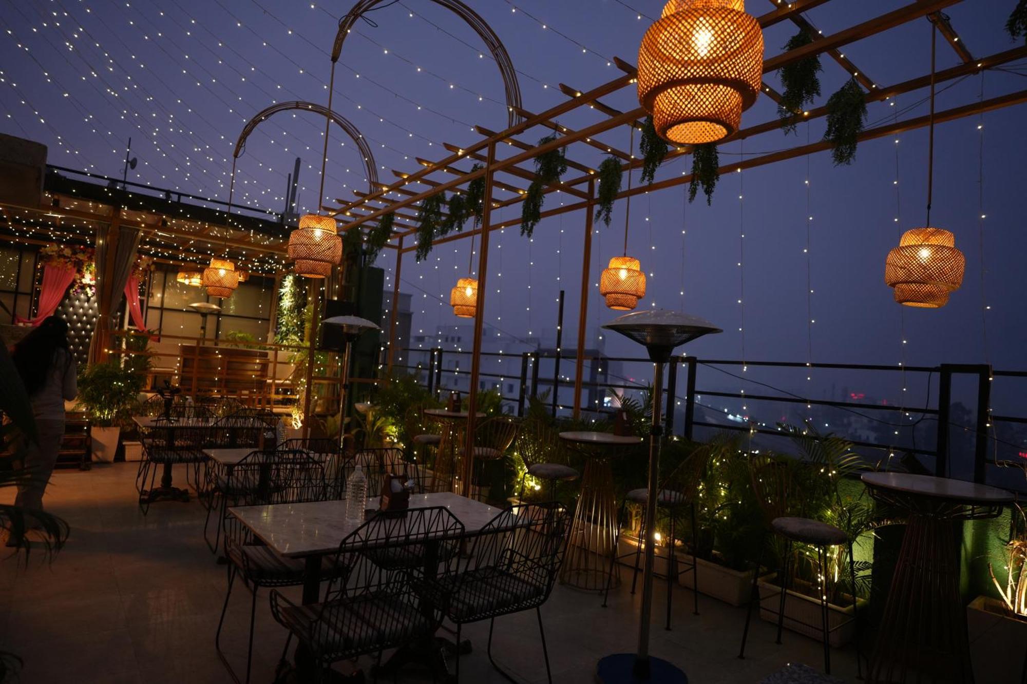 Hotel Silkhouse Premier Danapur Exterior photo