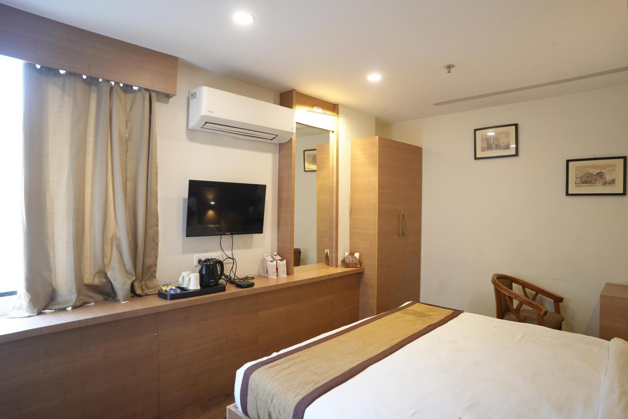 Hotel Silkhouse Premier Danapur Exterior photo