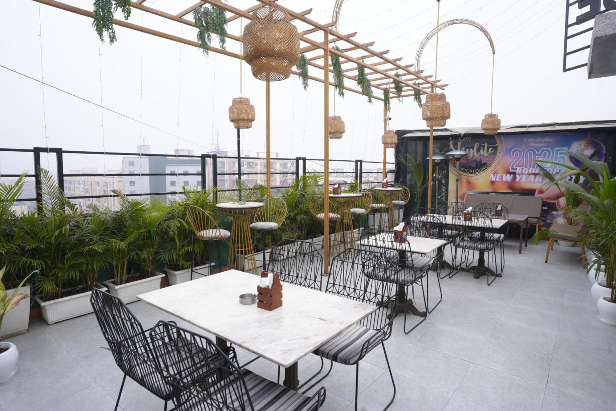 Hotel Silkhouse Premier Danapur Exterior photo