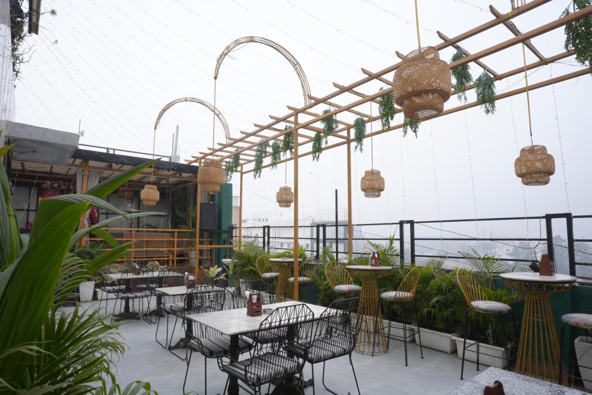 Hotel Silkhouse Premier Danapur Exterior photo
